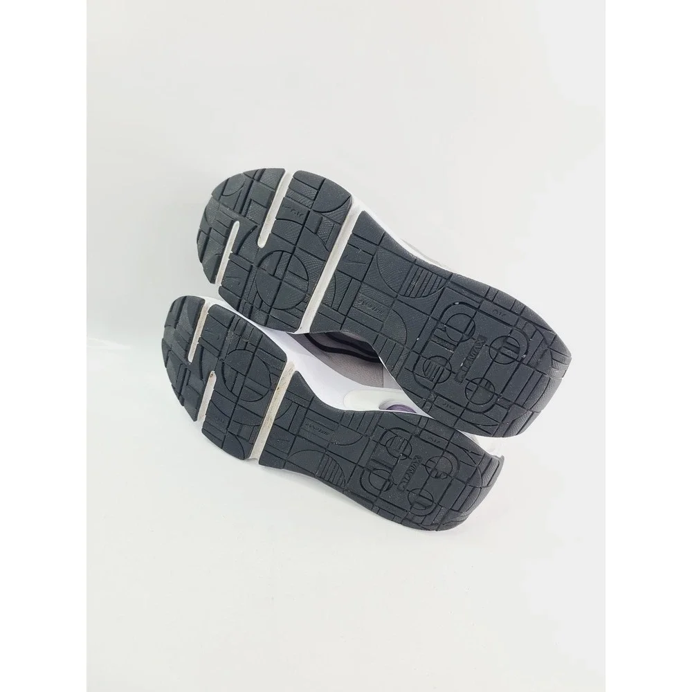 Nike‎ Air Athletic Sneakers Women's Size 7 Grey/Purple Color.
